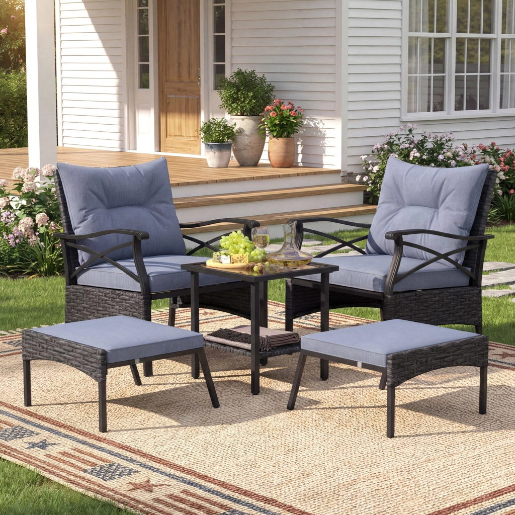 Set di mobili da giardino in rattan a 5 pezzi con sedie e poggiapiedi esterni, Tavolino in vetro temperato a 2 livelli con cuscini per portico e balcone Nero