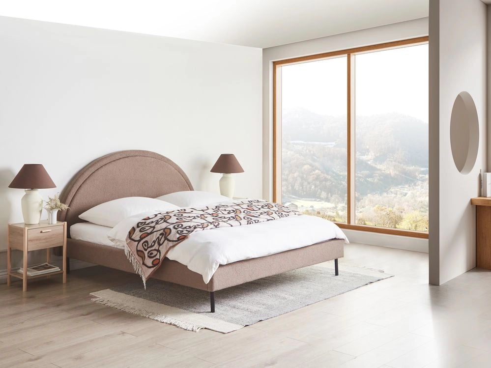 Letto matrimoniale in poliestere bouclè tortora imbottito con base a doghe e testiera rotonda 160 x 200 cm minimalista retrò