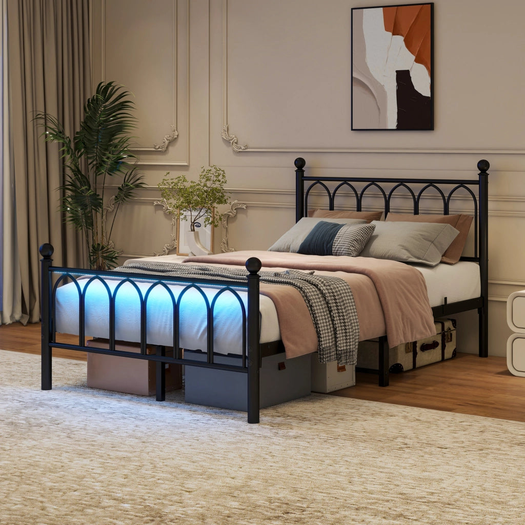 Letto 120x200 cm con LED; USB e presa; struttura in metallo nera
