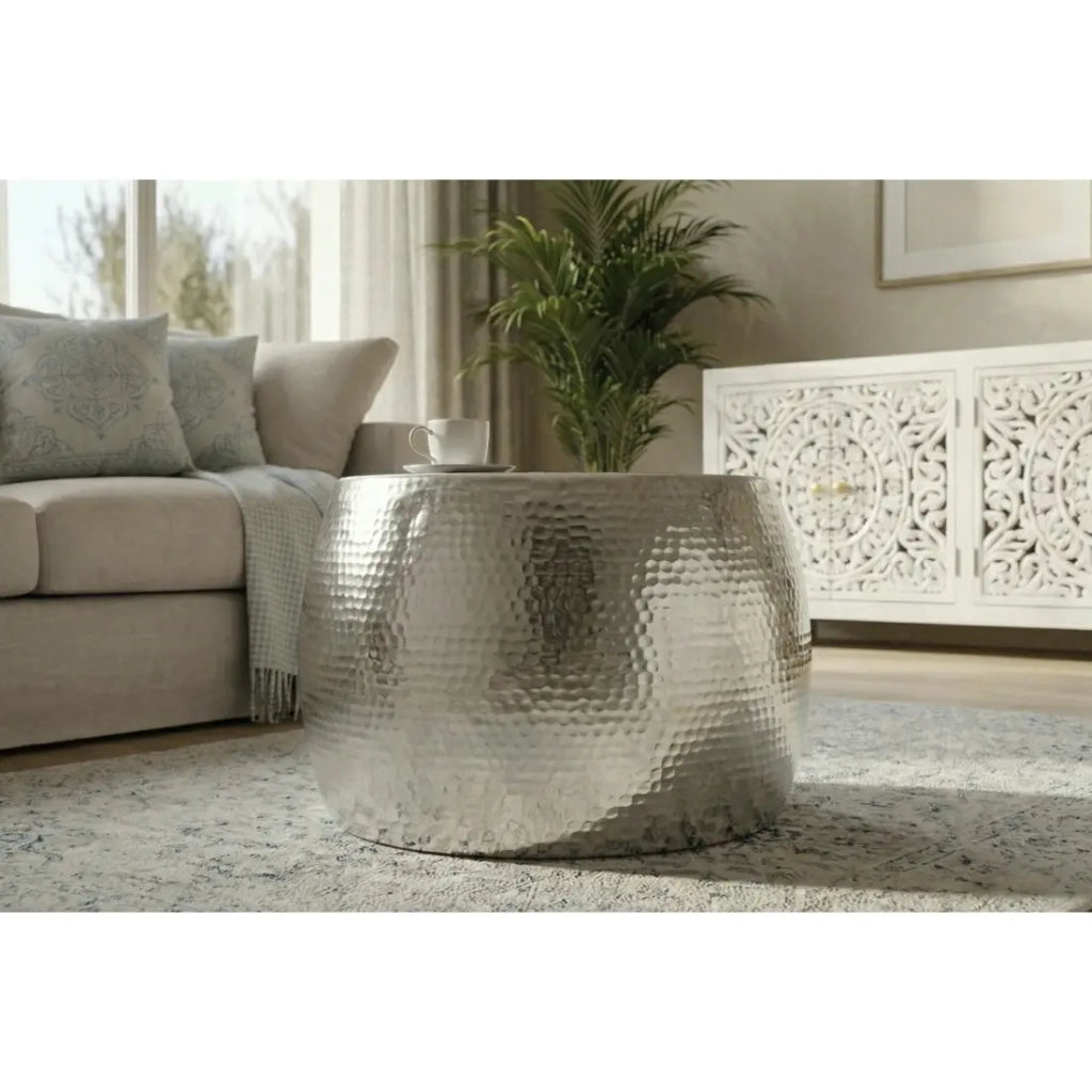 Tavolino basso TRIANE 60 cm in alluminio argentato – Tavolino rotondo design effetto martellato