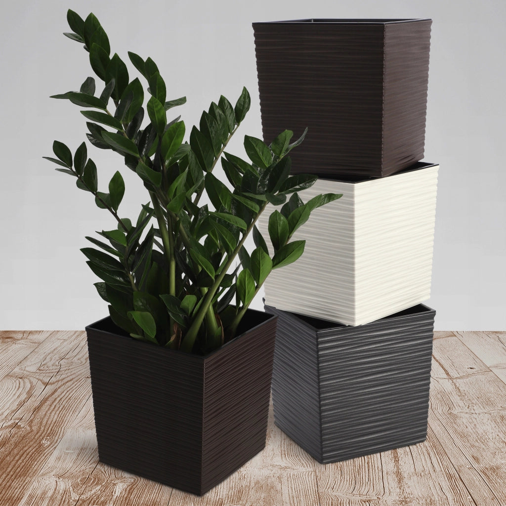 Vaso da fiori KADAX, 19 cm, con coperchio in plastica color moka e inserto.