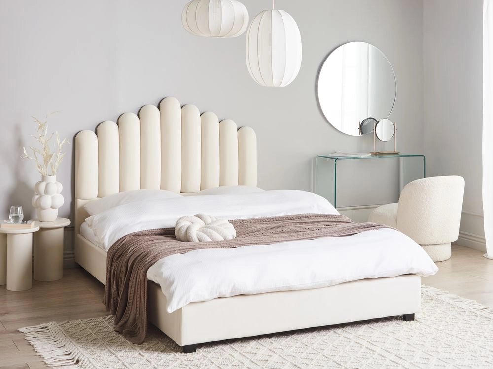 Letto matrimoniale ad acqua in velluto bianco sporco 140 x 200 cm testata alta a conchiglia stile classico retrò