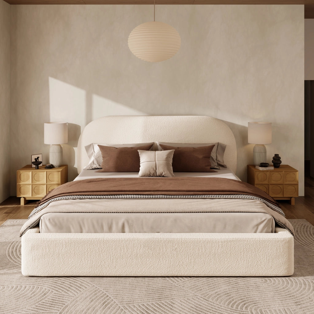 Letto matrimoniale imbottito in bouclé beige con rete a doghe