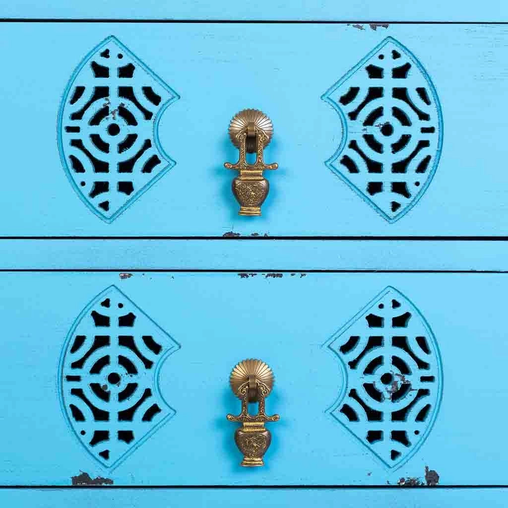 Mesita de madera con 3 cajones azul 45x36x70