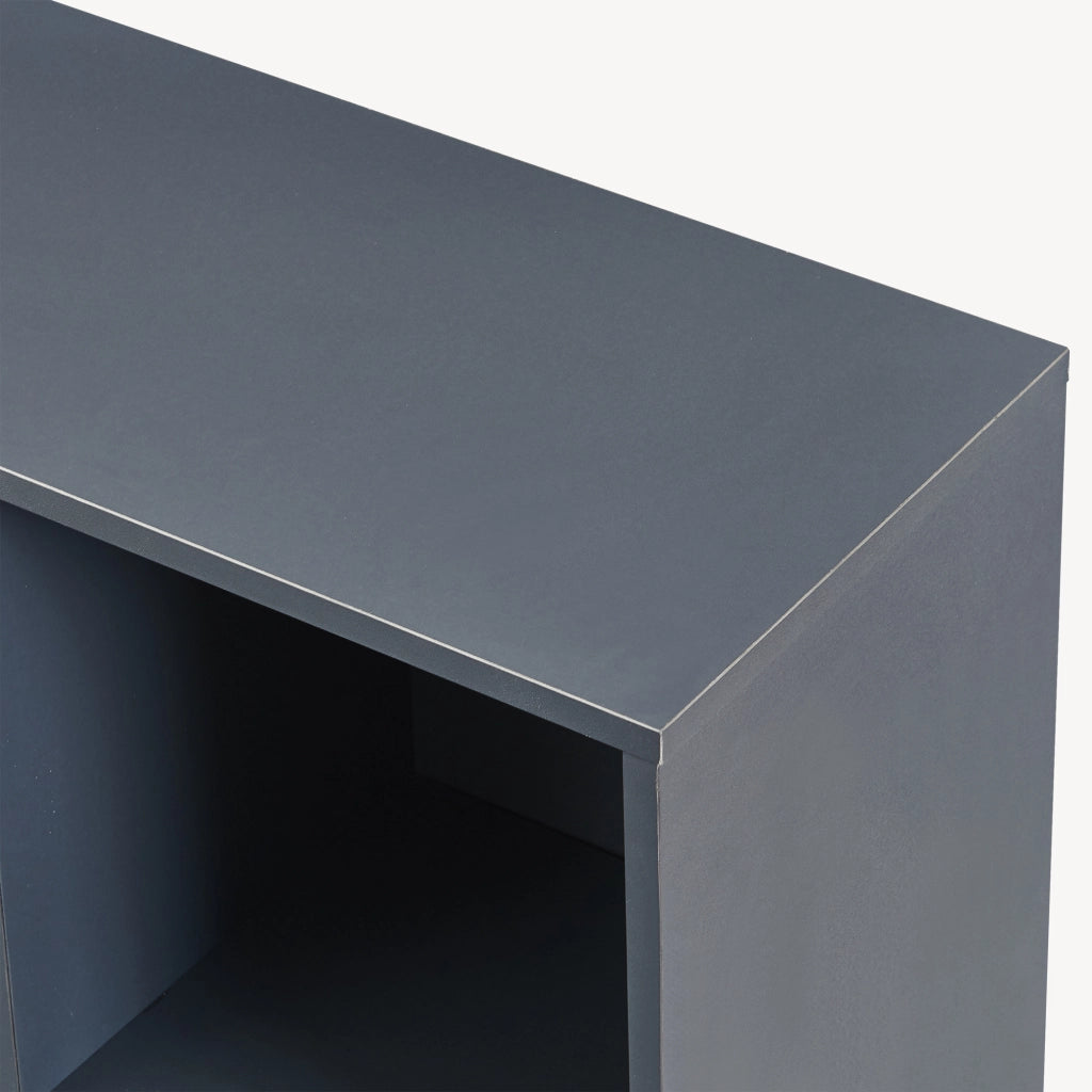 Armadio Comò Alto Bopibobro a 2 Ante Credenza con 4 Ripiani Aperti e 4 Vani Chiusi 118 x 64 x 30 cm - Grigio Scuro [en.casa]