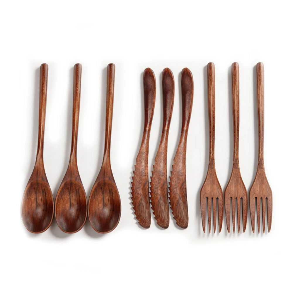 Set di posate in legno composto da 9 pezzi: cucchiai, forchette e coltelli
