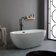 Vasca da bagno in acrilico bianco centro stanza