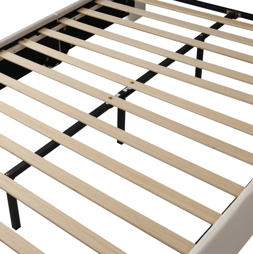 Letto imbottito per bambini 140x200 cm in flanella crema con design auto e testiera regolabile