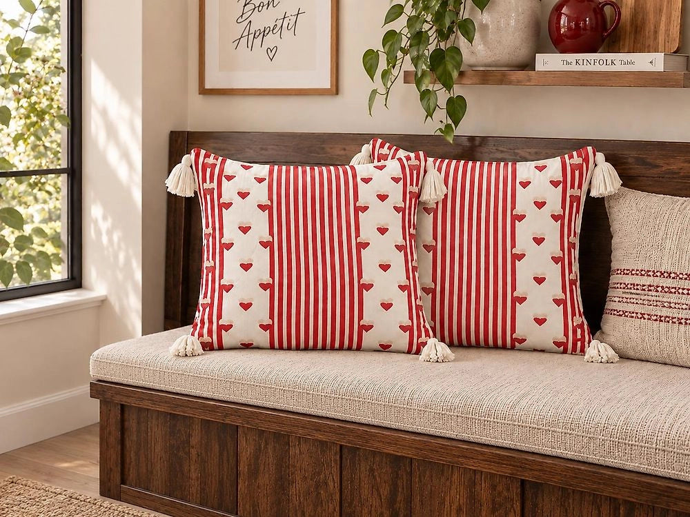 Set di 2 cuscini decorativi in cotone bianco e rosso 45 x 45 cm Motivo cuori sfoderabile Quadrato Accessori decorativi moderni