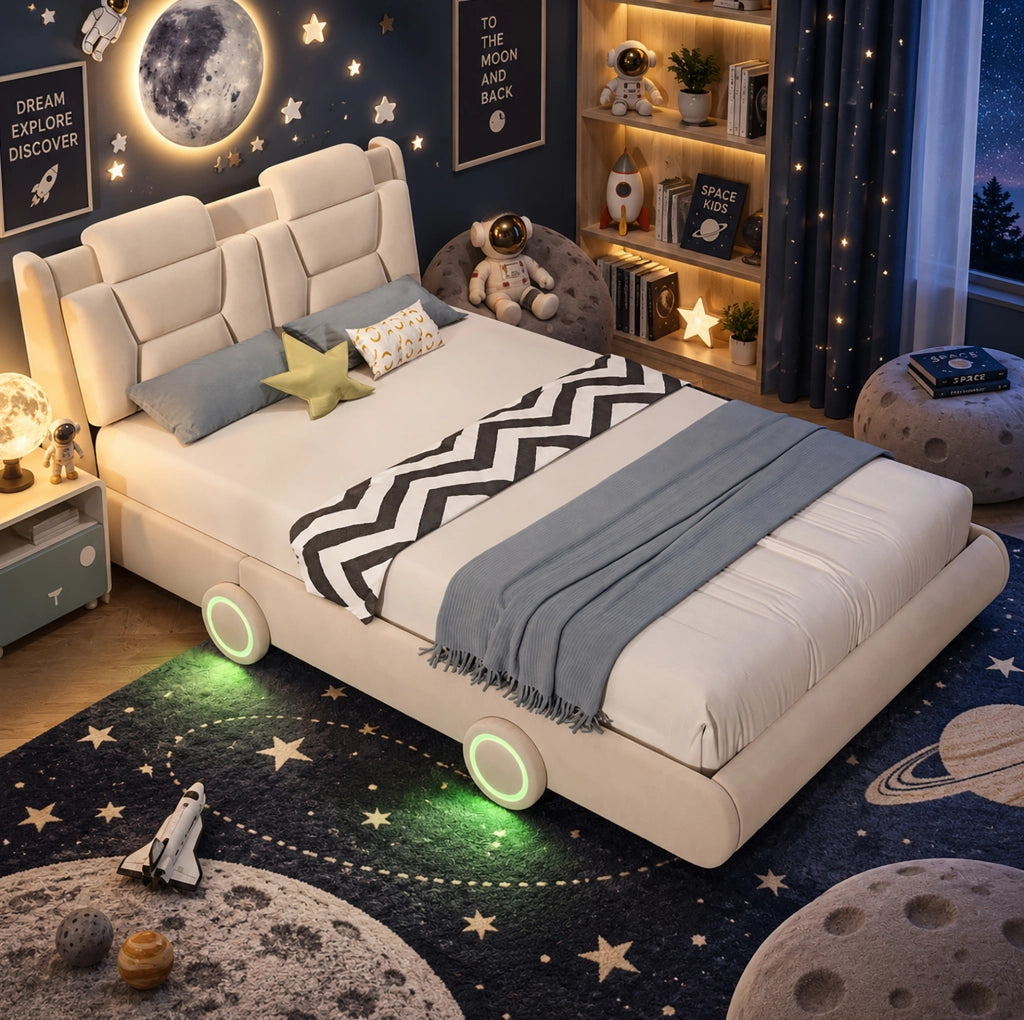 Letto imbottito per bambini 140x200 cm in flanella crema con design auto e testiera regolabile