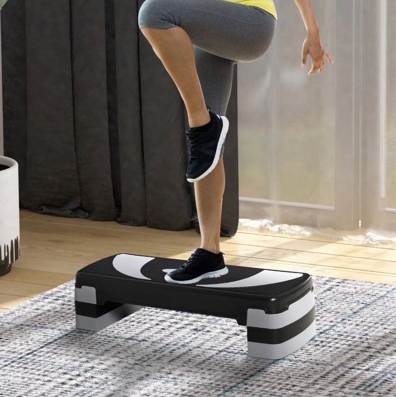 STEP AEROBICO regolabile in altezza in plastica nera