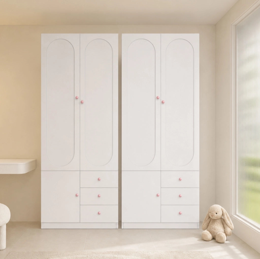 Armadio bianco in MDF con tre cassetti e maniglie rosa