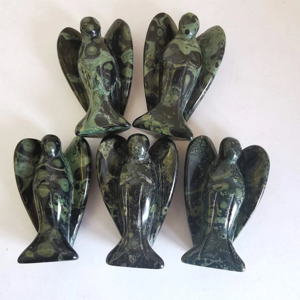 Statua di angelo custode realizzata in giadeite kambaba, intagliata a mano, 5 cm