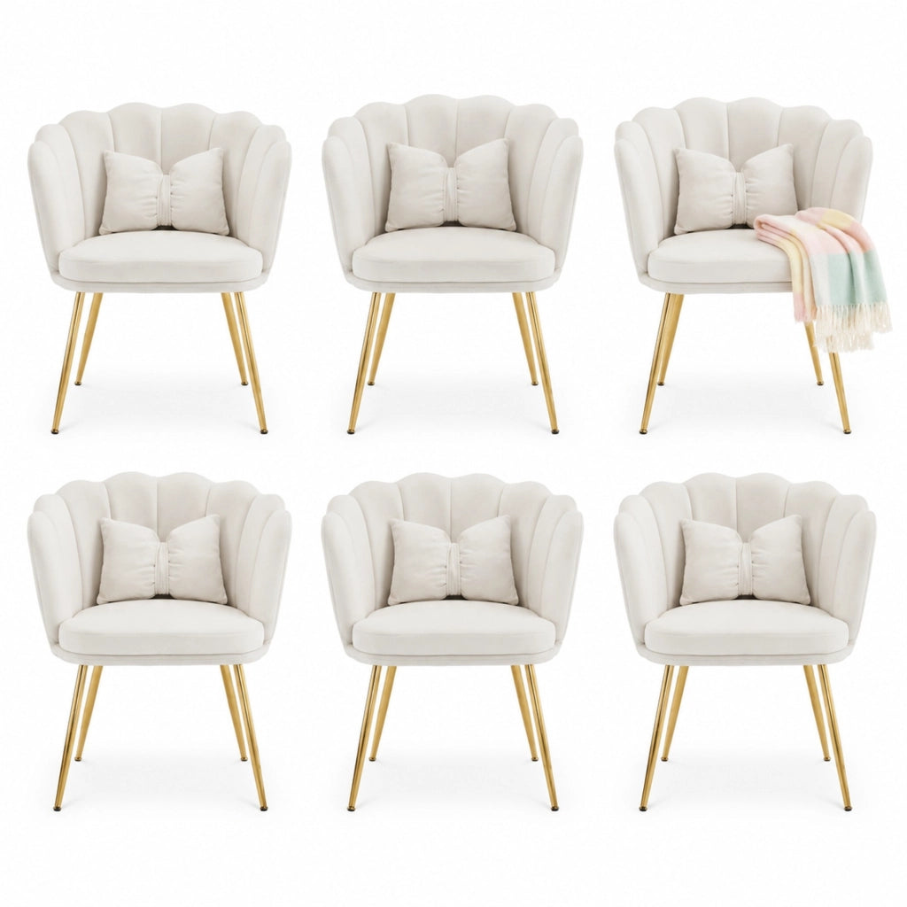 Poltroncina in velluto beige con schienale a petalo e gambe dorate