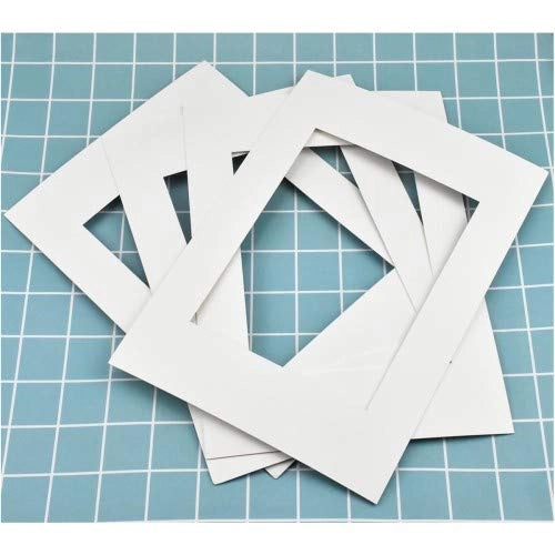 Set di 10 passpartout in formato A4, colore bianco, dimensioni esterne 30x21 cm, dimensioni interne 14x19 cm