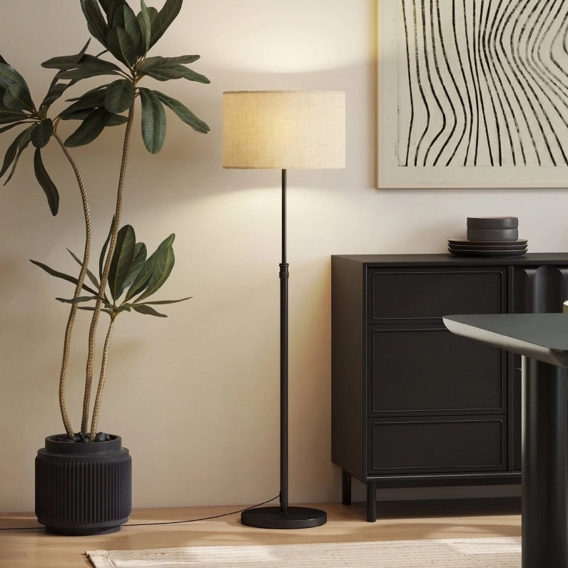 Lampada da terra nera regolabile con telecomando e paralume effetto lino