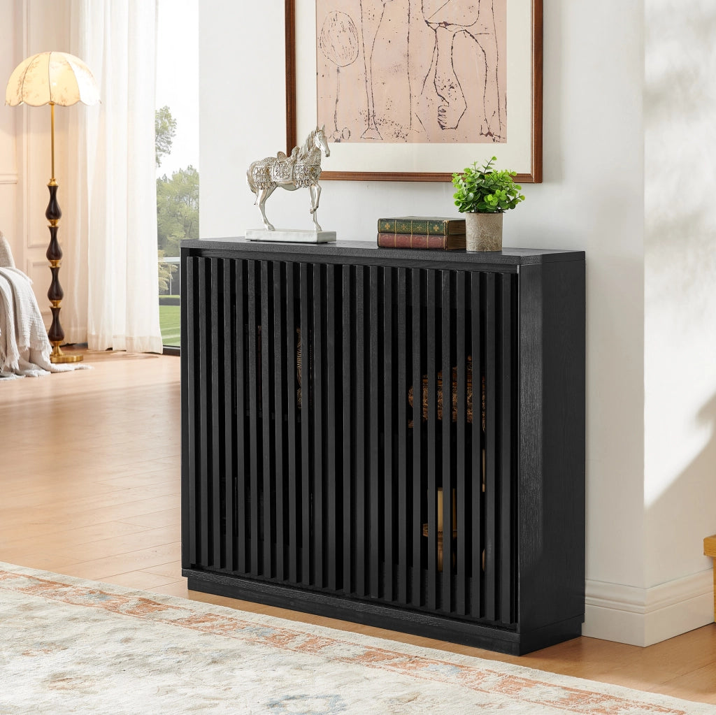 Credenza nera in MDF con ante a listelli e 2 aperture passacavi, 99 x 23,5 x 82,6 cm