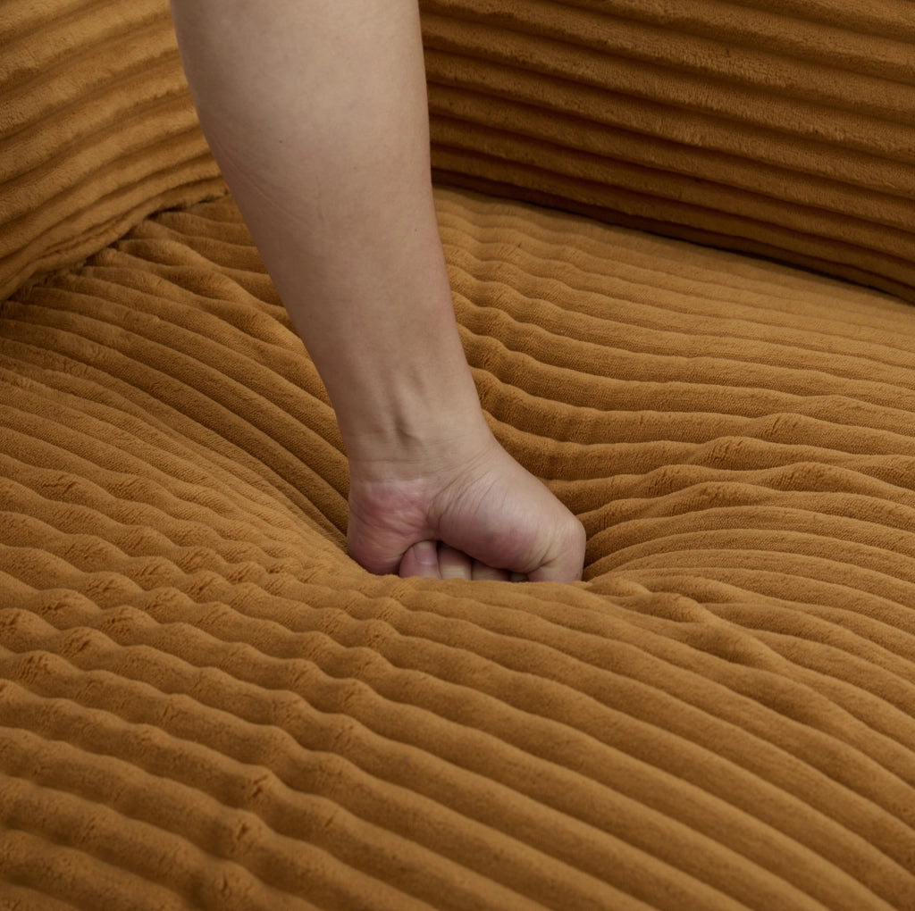 Divano modulare arancione in velluto a coste con pouf e tasche laterali