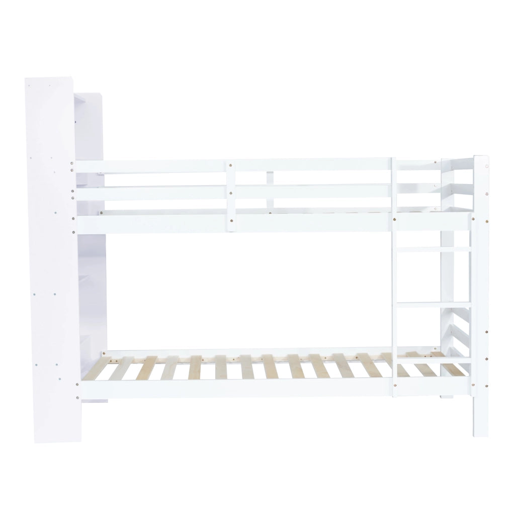 Letto a castello 90x200 cm salvaspazio con scaffali e scaletta; legno massello e MDF; bianco