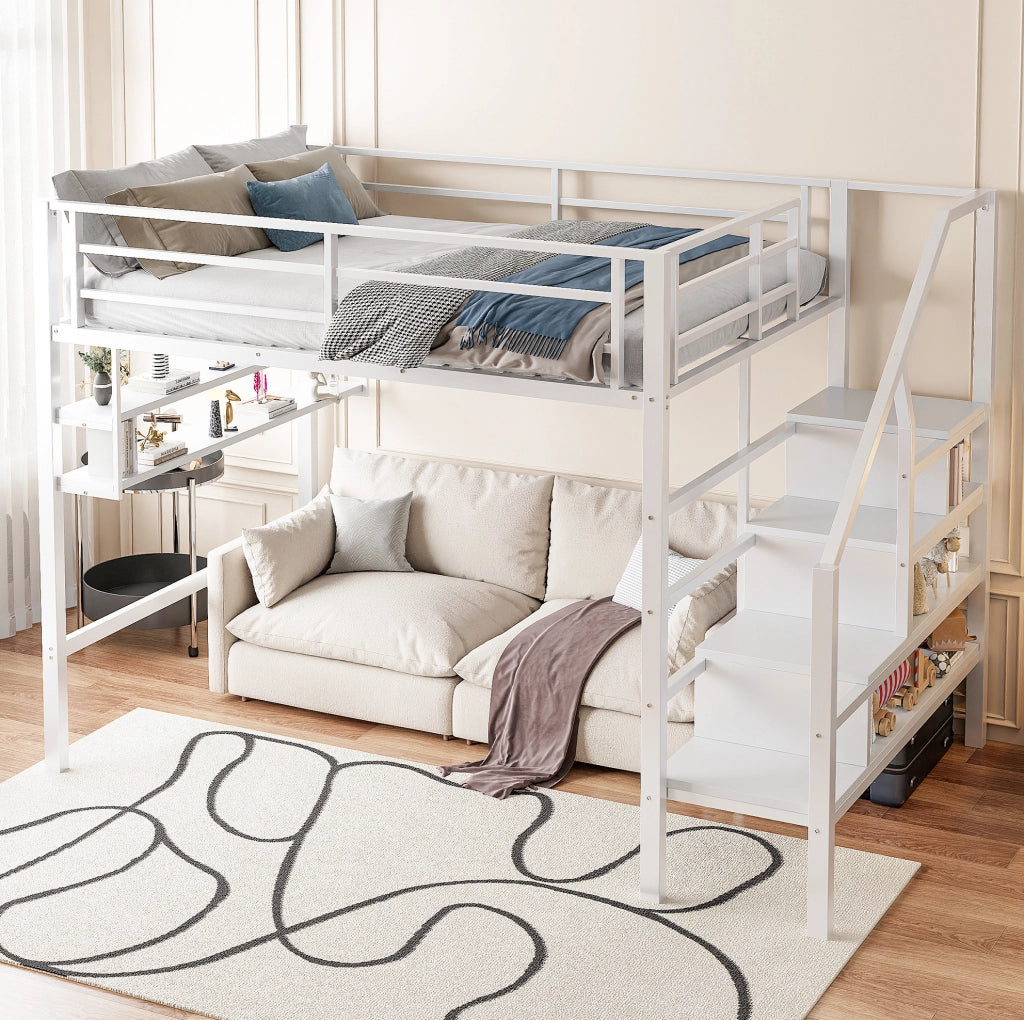 Letto a soppalco per bambini 140x200 cm; con scala contenitore e ripiani; in metallo e MDF bianco; senza materasso