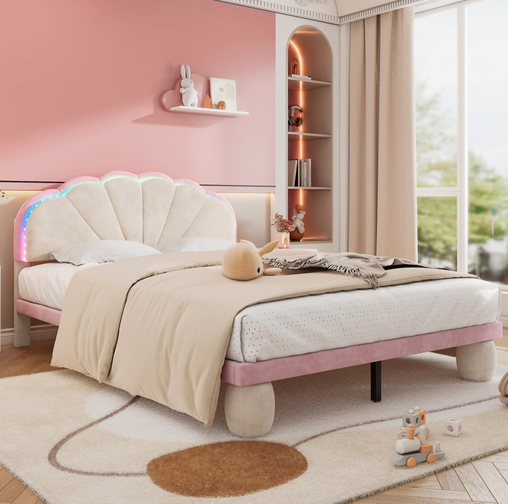 Letto imbottito ULEVR 140x200 cm con strisce luminose multicolore, testiera ondulata e doghe in legno, beige e rosa