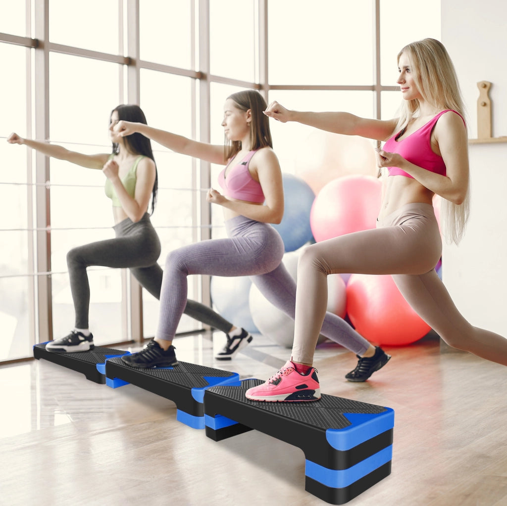 Step aerobico regolabile blu 68,5 cm con 4 rialzi