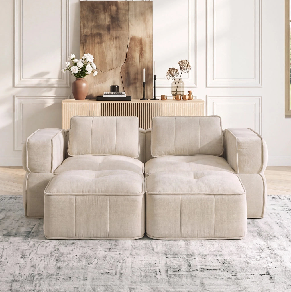 Divano modulare a due posti con pouf, seduta profonda e rivestimento beige
