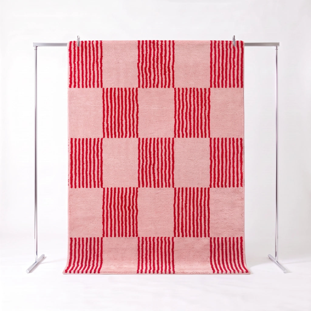 Tappeto interno a scacchi rosso e rosa