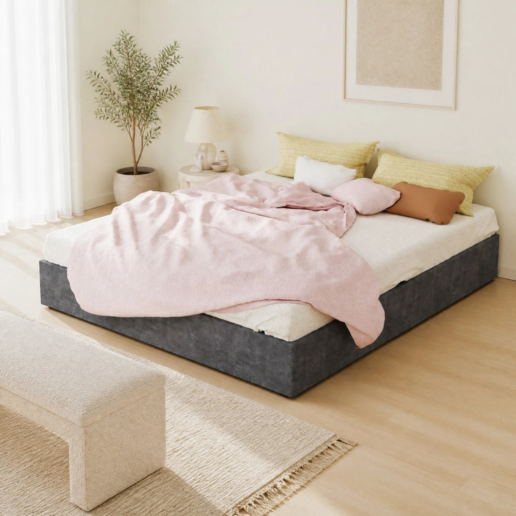 Struttura letto 160 × 200 cm con testiera geometrica e rete a doghe; tessuto grigio