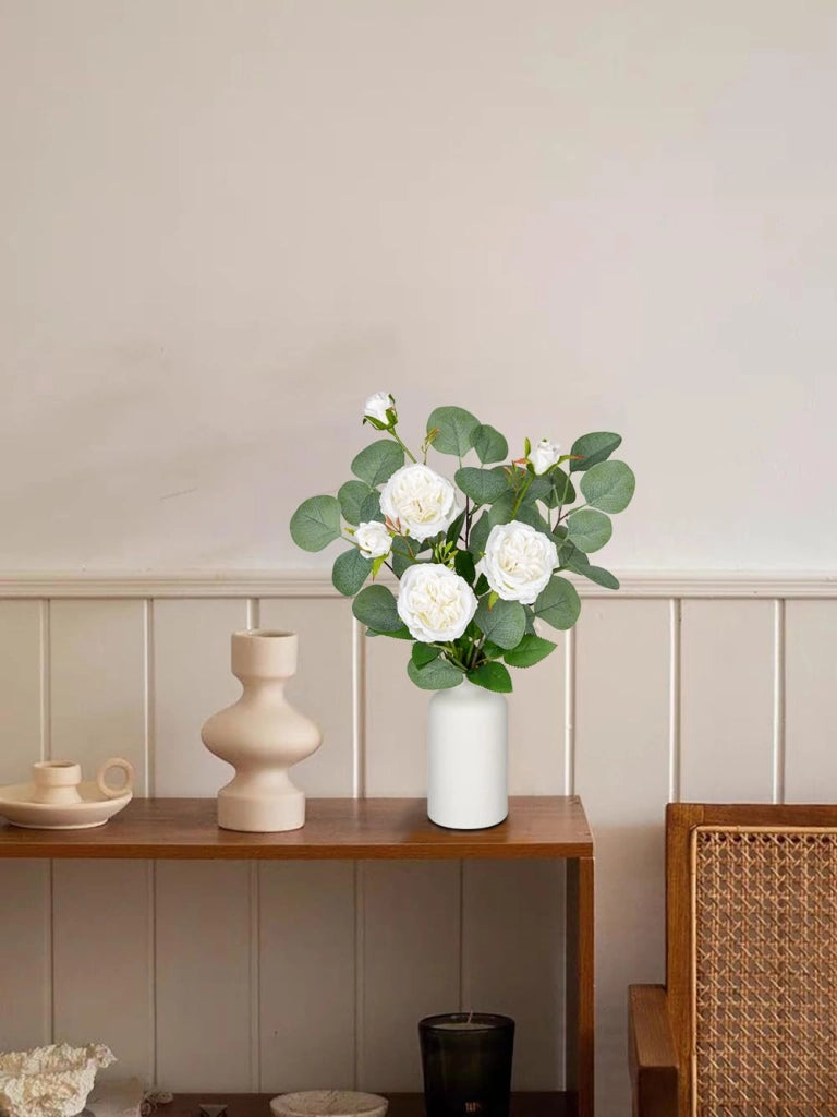Fiori di eucalipto e rosa artificiali in vaso di Vetroceramica, altezza 40 cm