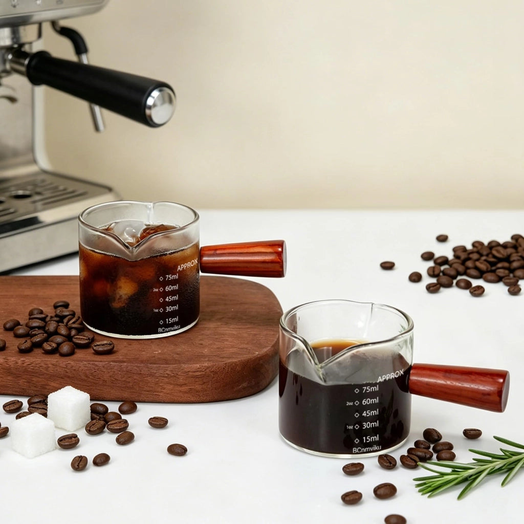 Bicchiere espresso da 75 ml con beccuccio doppio e manico in legno