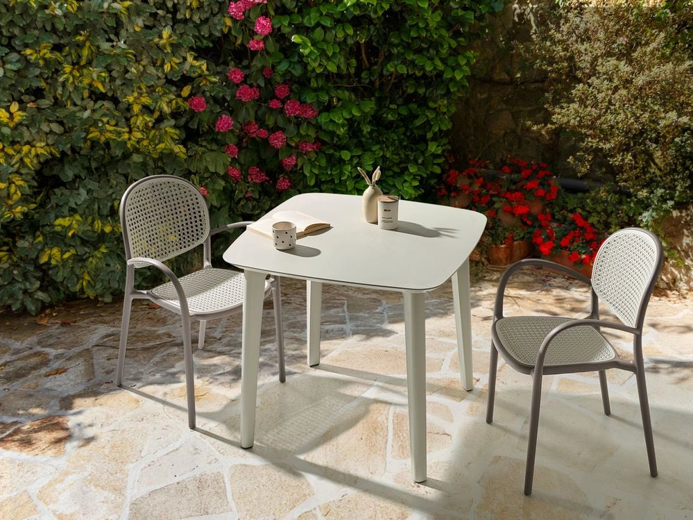 Tavolo da pranzo da giardino Beige chiaro Struttura sintetica 4 posti resistente alle intemperie Patio esterno