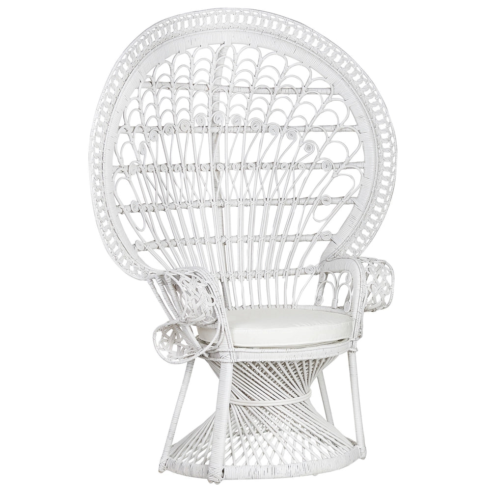 Poltrona rattan bianco con cuscino elegante alla moda interni esterni boho coloniale e vintage