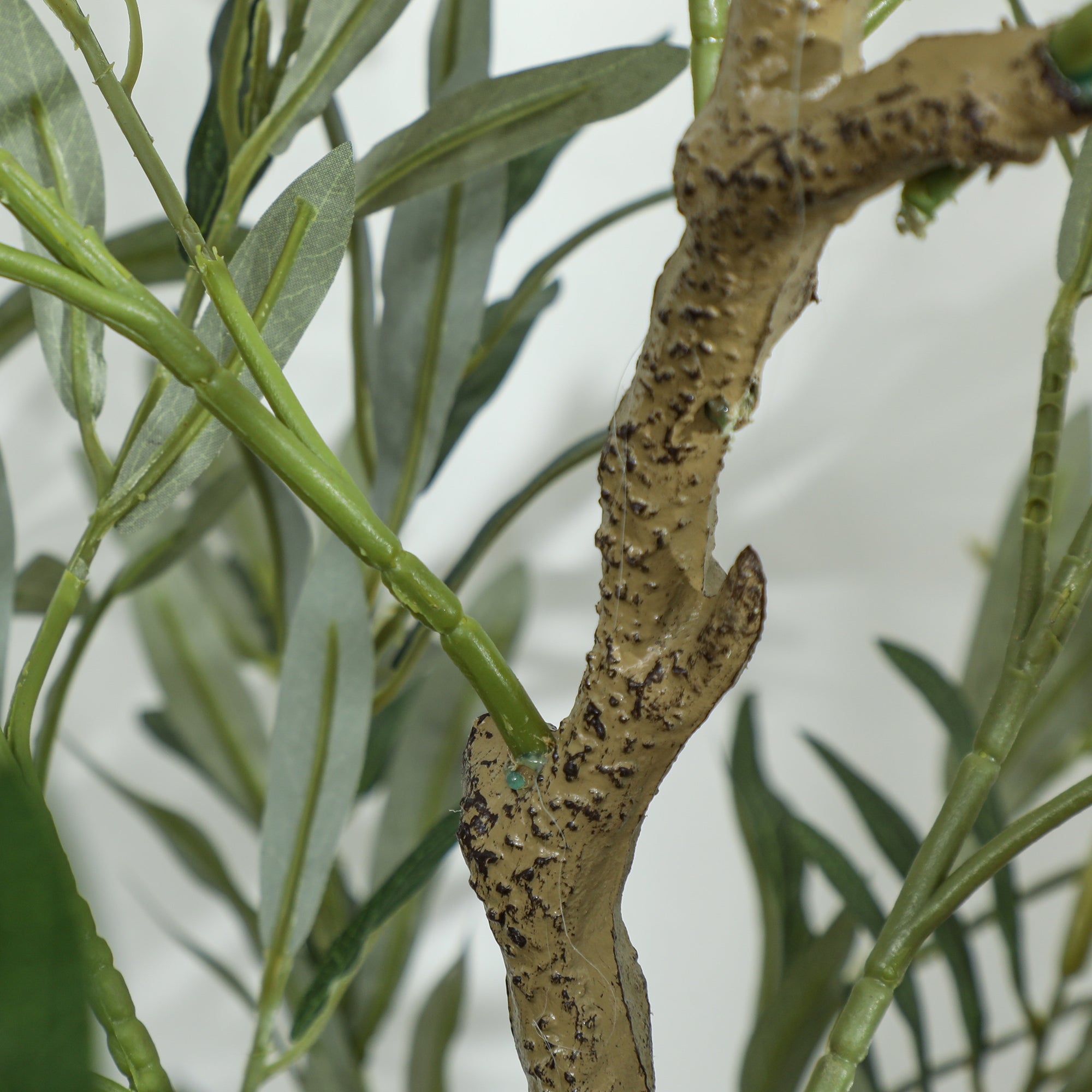 Pianta Artificiale Olivo Alta 150 cm con 720 Foglie e 32 Olive per Interni con Vaso in Plastica e Seta Verde