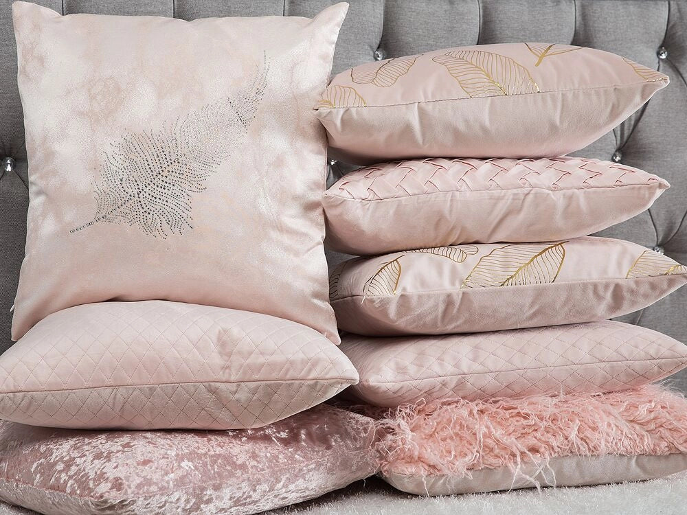 Set di 2 cuscini Decorativi Applique Piuma Rosa 45 x 45 cm Delicato Motivo Glam Decor Accessori