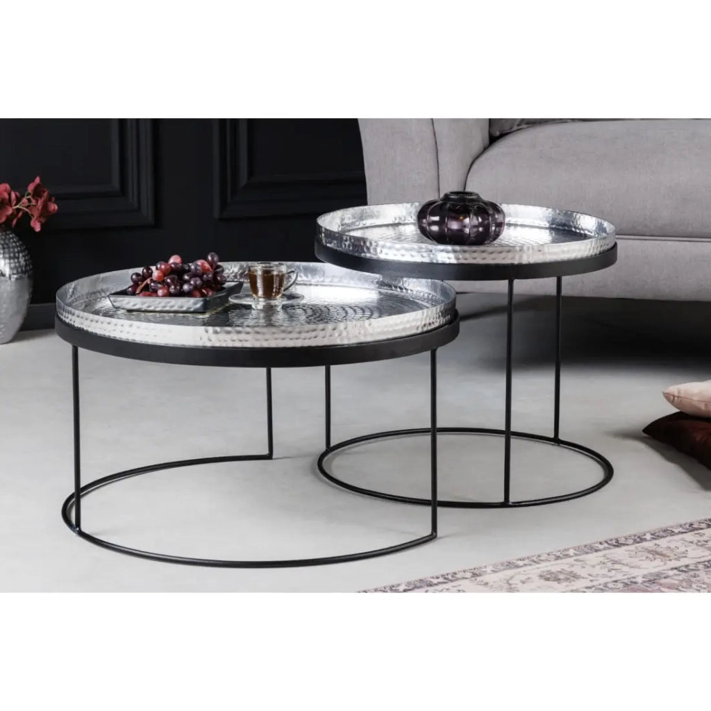 Tavolini bassi nidificati VORTEX in alluminio argentato - set di 2 tavoli rotondi design effetto martellato