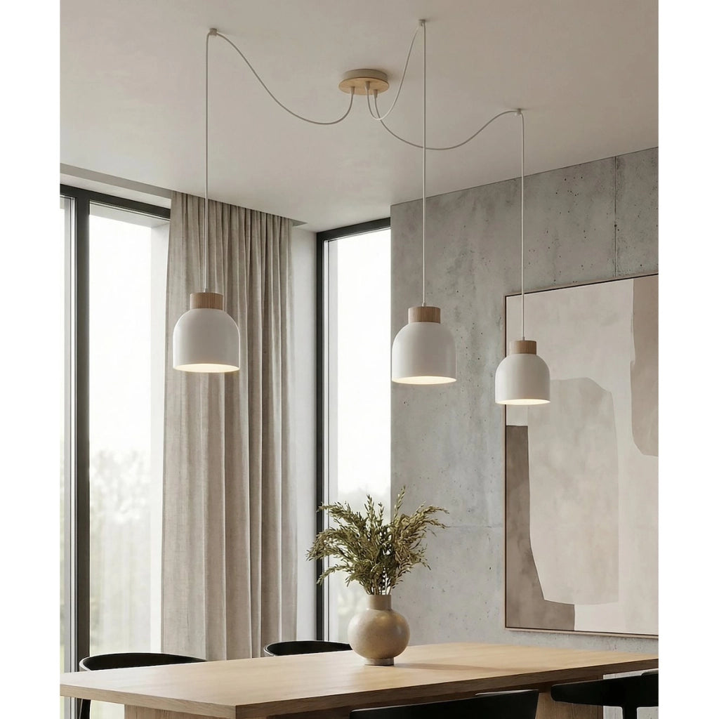 Lampada a sospensione KRU a tre luci in metallo bianco e legno