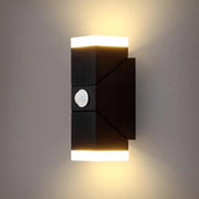 Illuminazione esterna moderna con sensore di movimento e teste LED regolabili