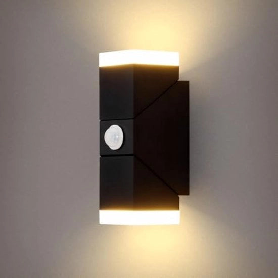 Illuminazione esterna moderna con sensore di movimento e teste LED regolabili