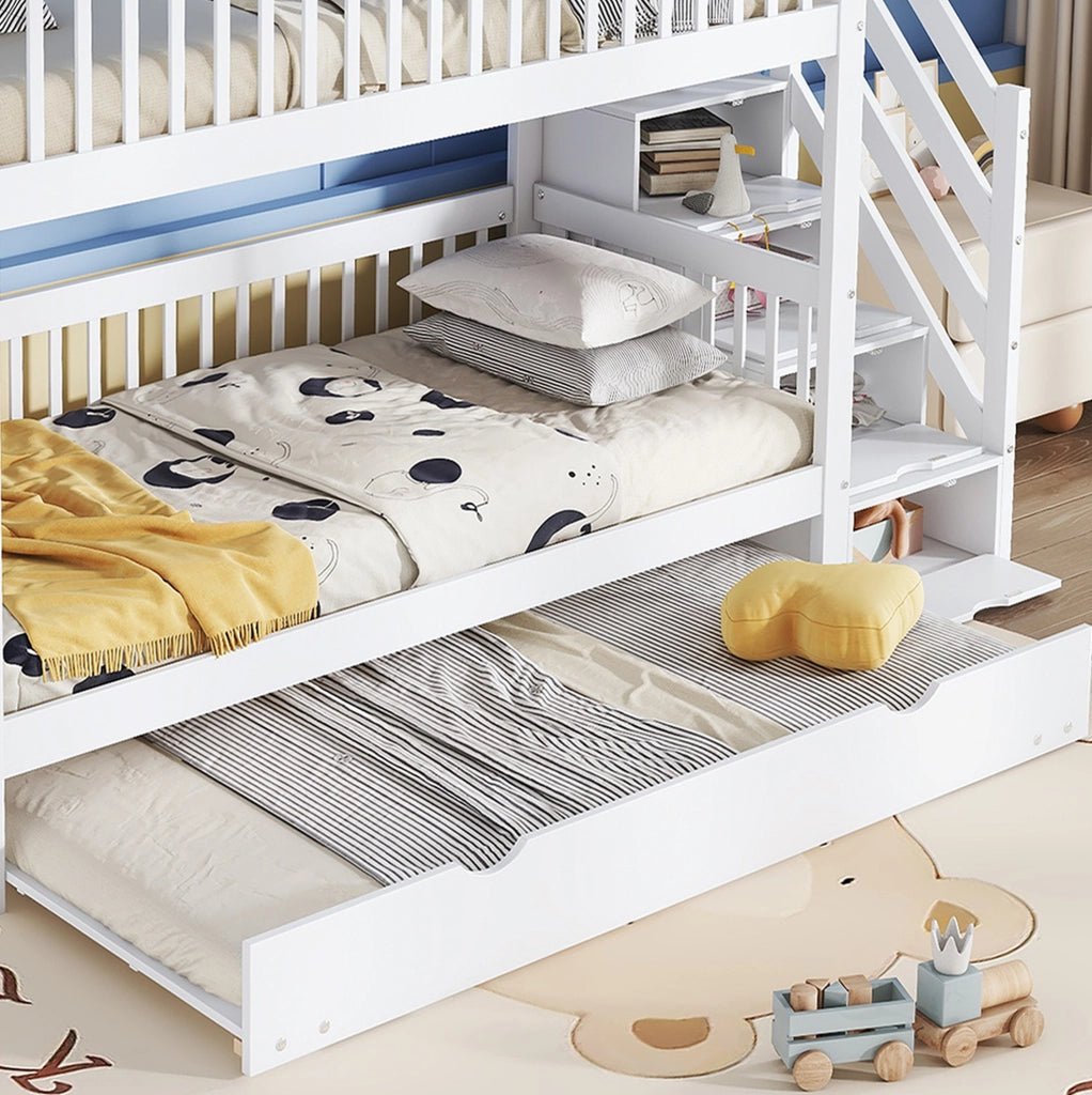 Letto a castello con letto estraibile, scaletta con contenitore e protezioni