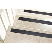 Striscia antiscivolo adesiva per gradini 19 mm x 61 cm