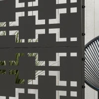 Pannello Decorativo per la Privacy, Paravento da Esterno a Motivo Geometrico Traforato in Metallo, 122 x 45 x 198 cm, Nero