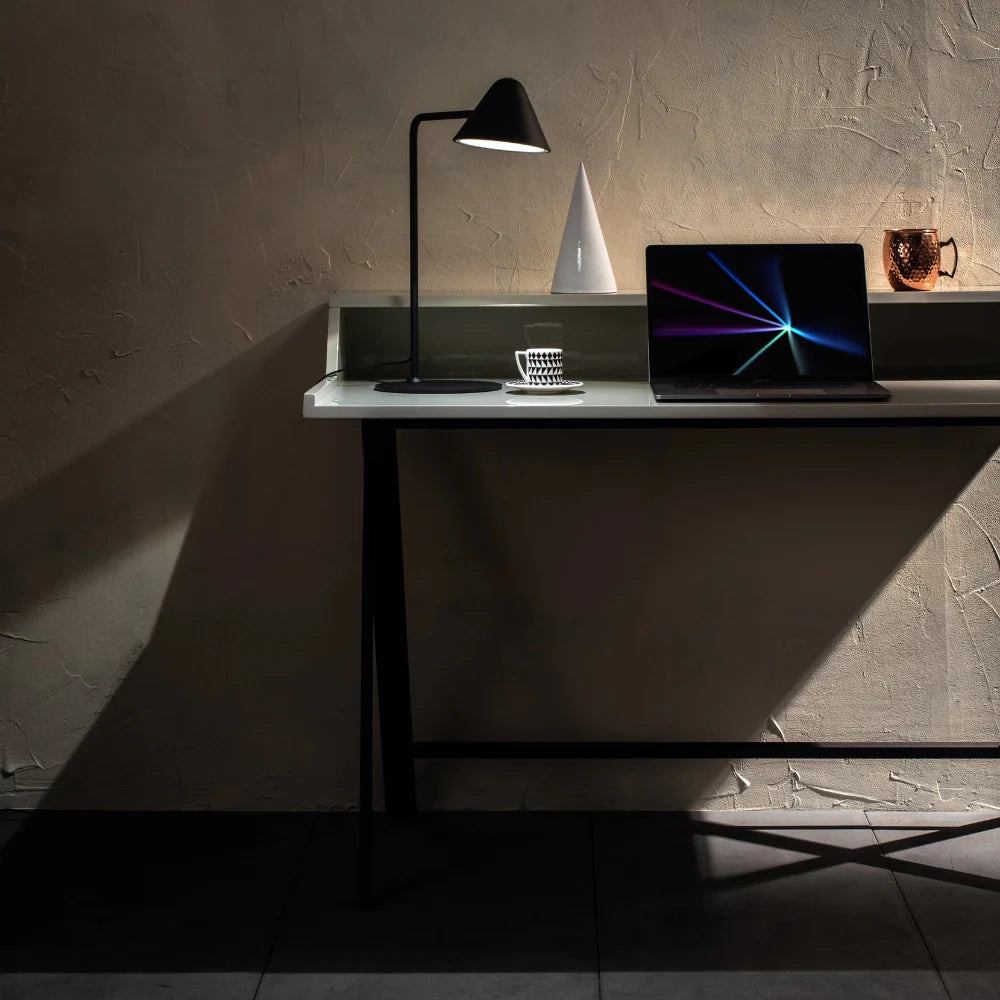 Lampada da tavolo LED Ambar con base in marmo nero opaco | Duzzle