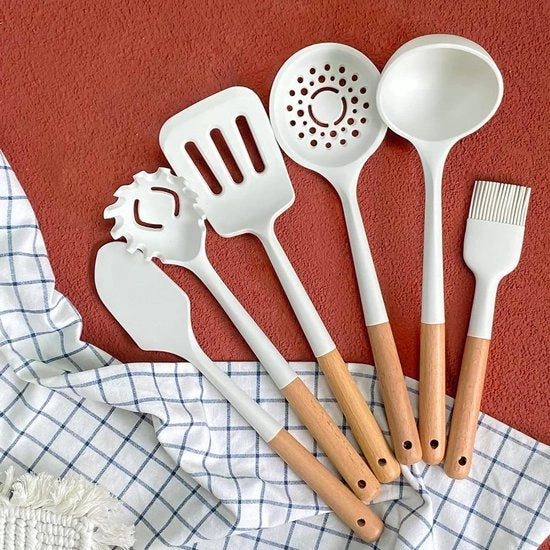 Set di Cucina in Silicone - Spiede da Cottura - Spatola Antiaderente - Cucchiaio - Utensili da Cottura Resistenti al Calore - Bianco