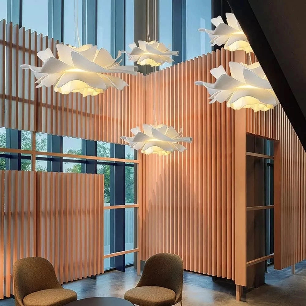 Trade Shop - Lampadario A Sospensione A Forma Di Fiore Petali Bianco Luce Attacco E27 Ip20 71607 -