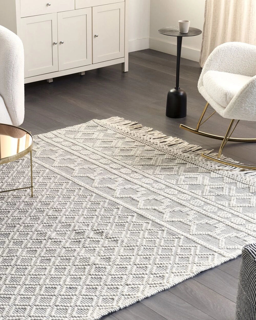 Tappeto in lana beige e grigio a mano con motivo geometrico e nappe 200 x 300 cm soggiorno camera da letto