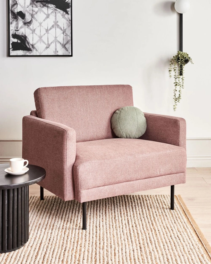 Poltrona moderna imbottita in tessuto rosa con gambe in metallo stile moderno e minimalista
