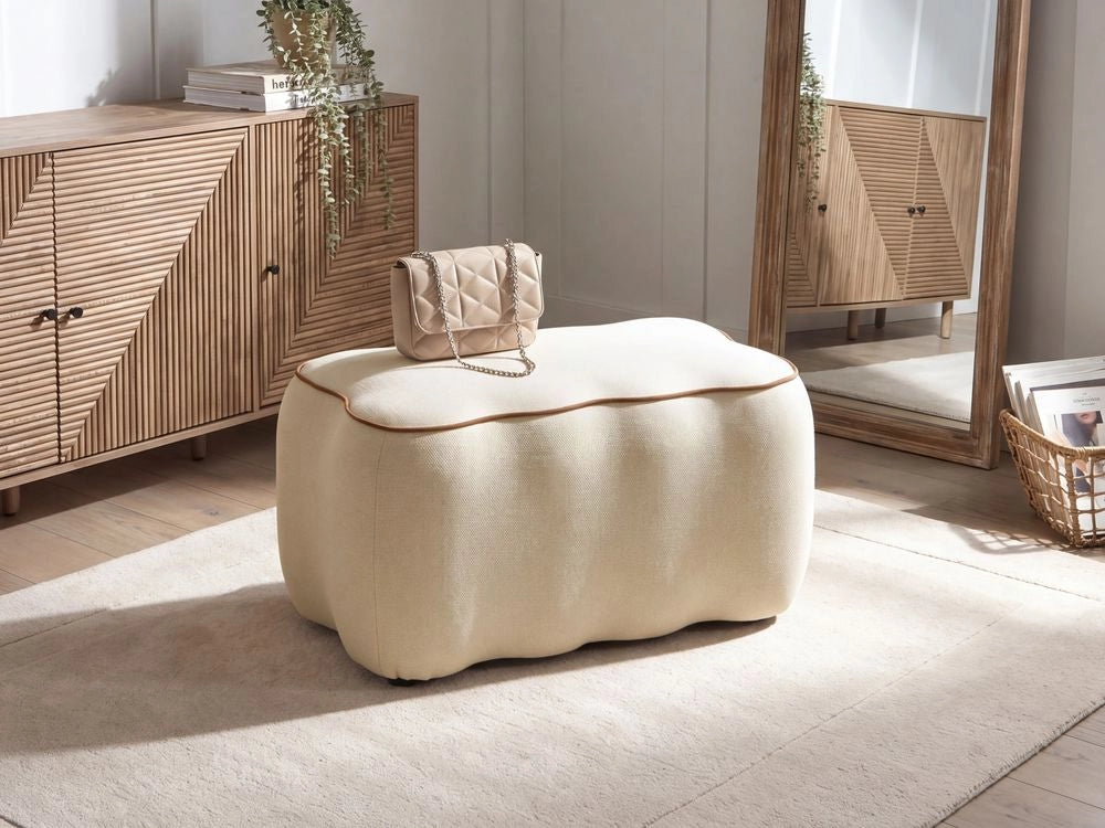 Panca rettangolare in tessuto beige chiaro 69 x 38, poggiapiedi, elemento decorativo per soggiorno e camera da letto