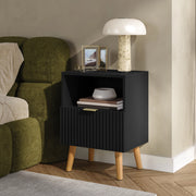 Comodino Nand con Cassetto e Vano Aperto 55x40x30 cm Nero [en.casa]