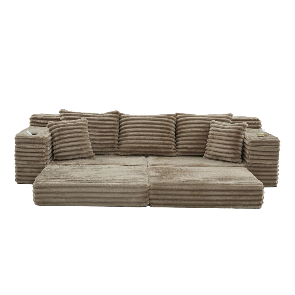 Divano in velluto a coste color khaki, schienale alto, tasche laterali e portabicchieri, modulare e trasformabile in divano letto